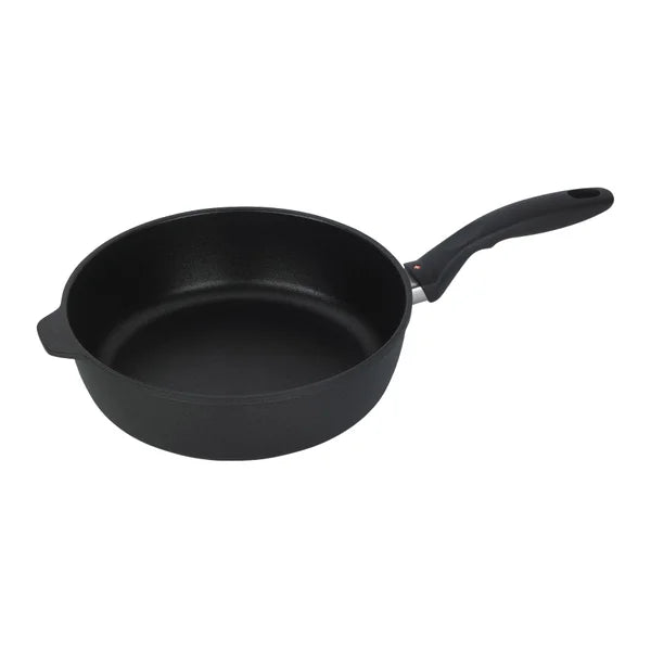 XD Cast Aluminium Sauté Pan with Lid, 3.6 L (3.8 qt.) / 26 cm (10.25 in.)
