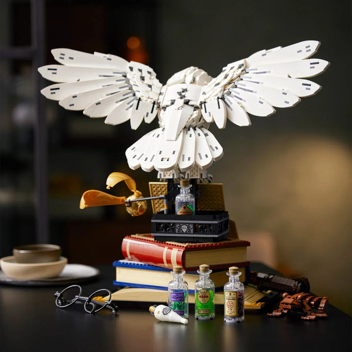 LEGO Harry Potter Hogwarts Icons – Collector’s Edition with Bonus LEGO Architecture New York City 21028