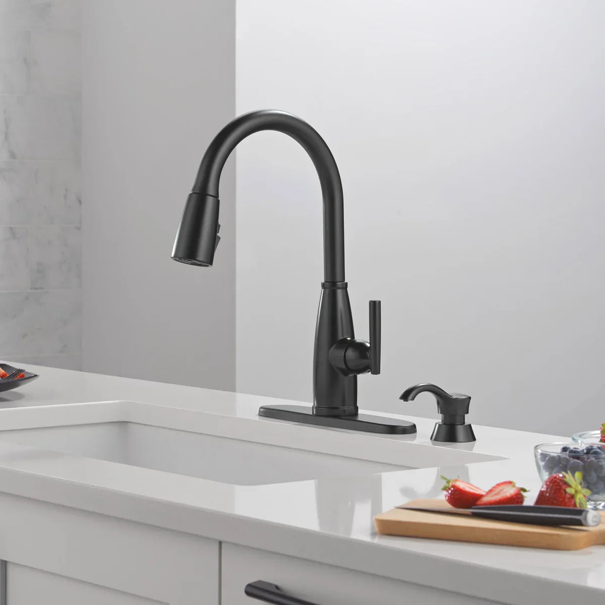 Delta Varos Single Handle Pull-Down Kitchen Faucet