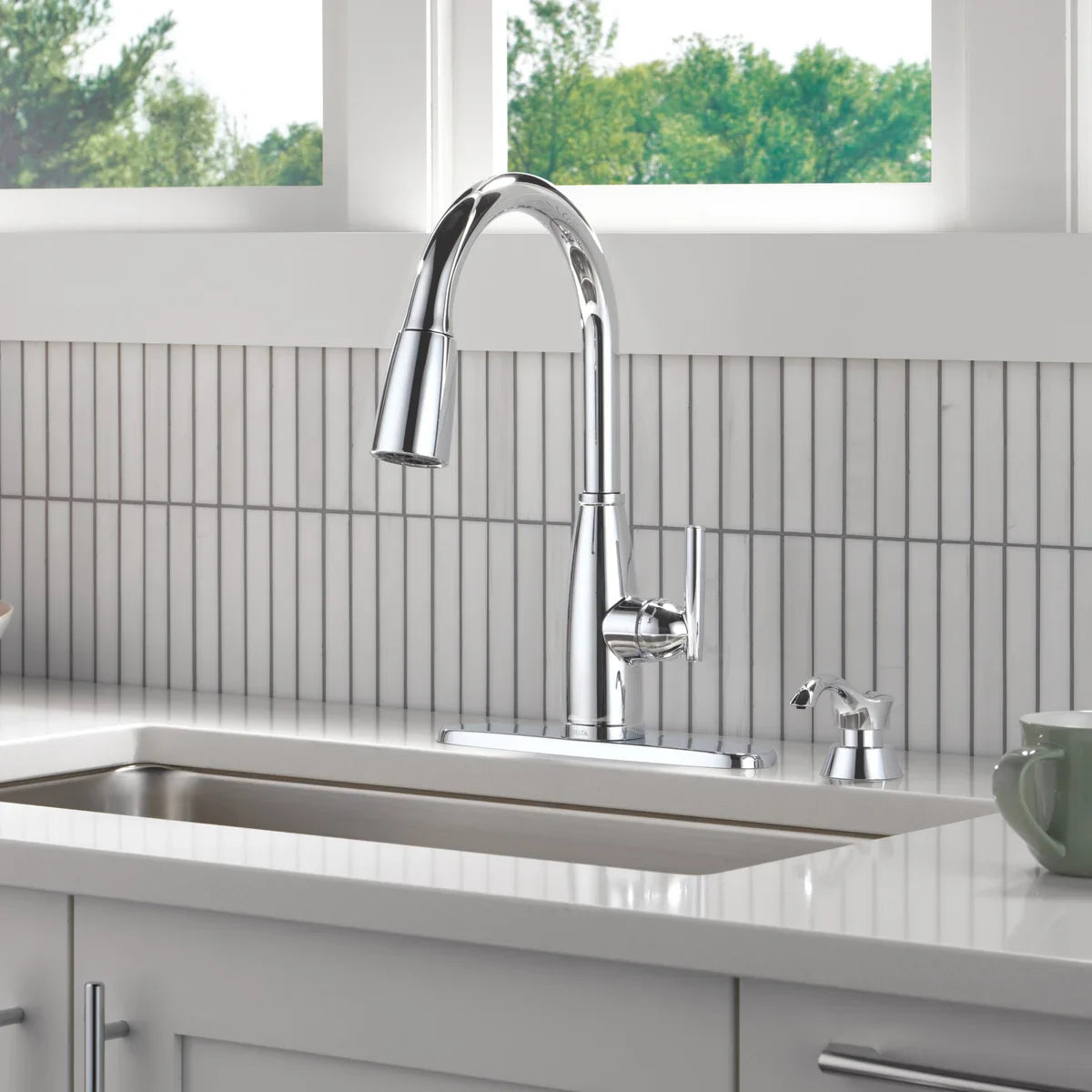 Delta Varos Single Handle Pull-Down Kitchen Faucet