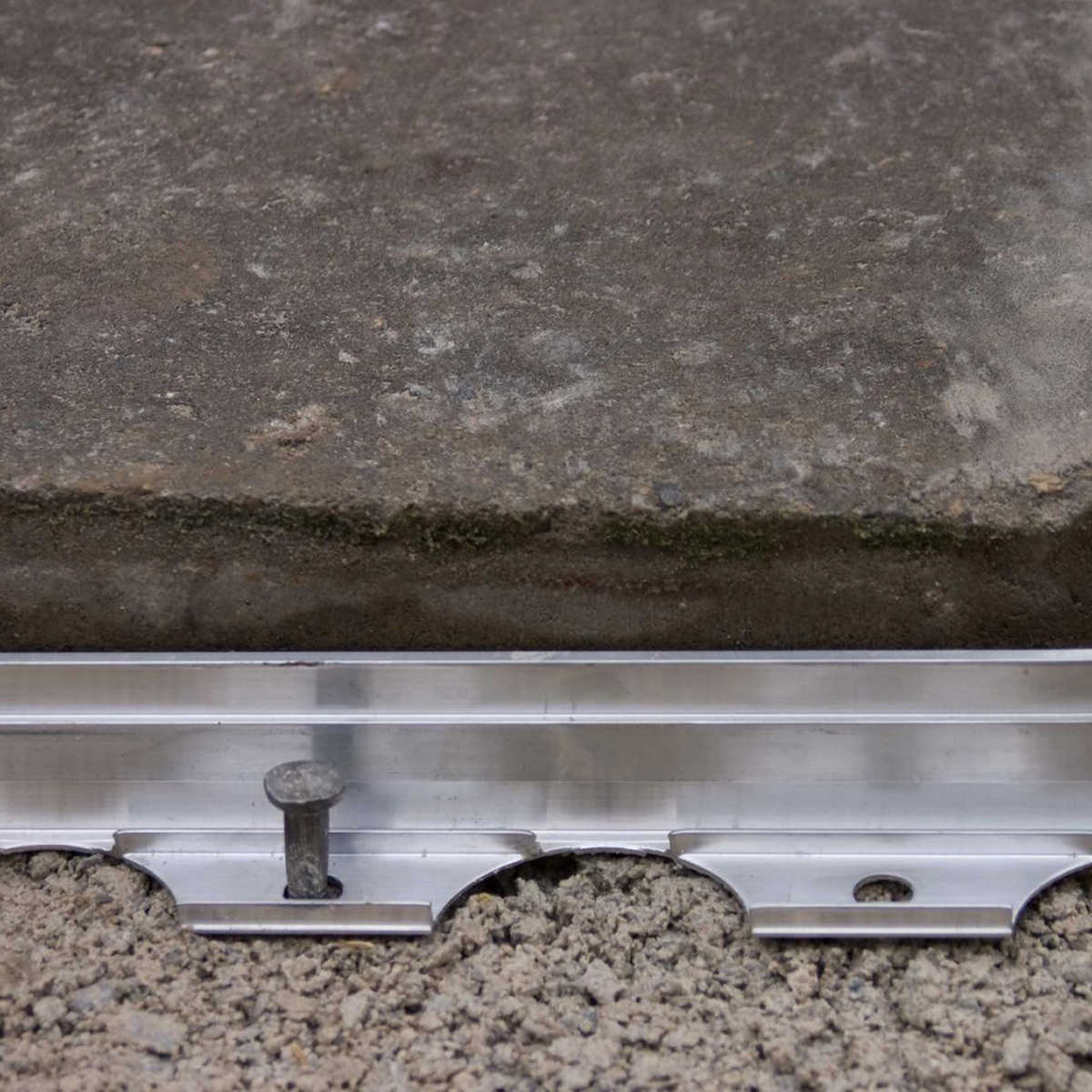 56 m (183.7 ft.) Euroline 'Brick' Aluminum Paver Edging