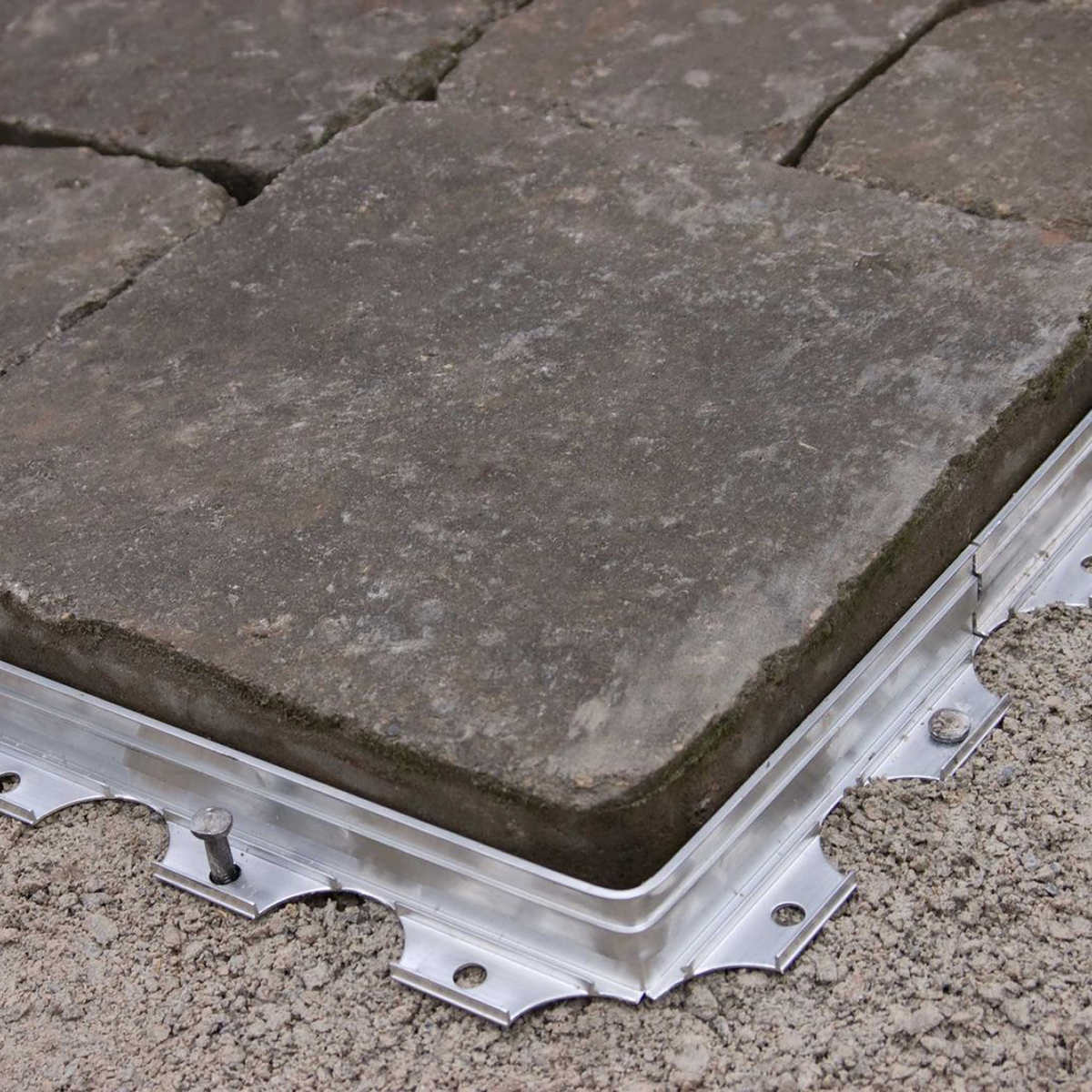 56 m (183.7 ft.) Euroline 'Brick' Aluminum Paver Edging